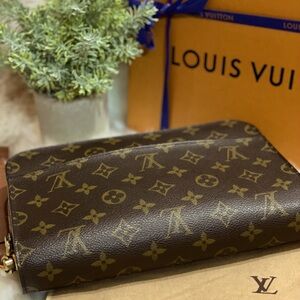 Louis Vuitton Orsay Clutch